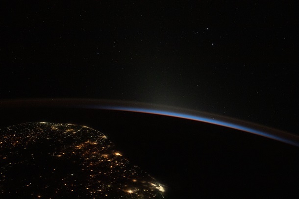 фото начала дня над Землей