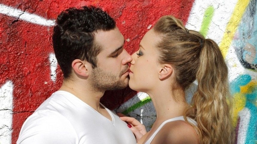 Вот почему мужчины и женщины при поцелуе испытывают разные эмоции