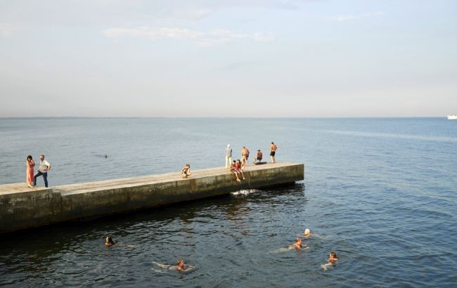 В Одессе море покрыто белой пеной: названа причина загрязнения