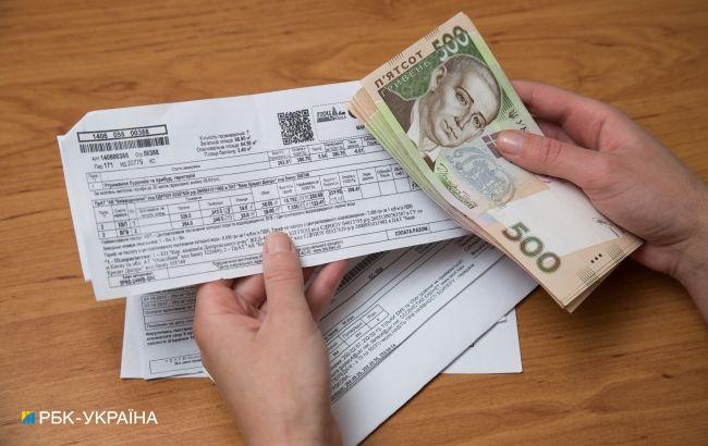 Продают сбережения и валюту: украинцы рекордно задолжали за коммуналку