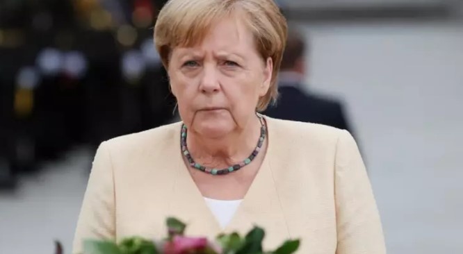 "Могу открыть тайну": Кулеба объяснил отсутствие Меркель на Крымской платформе