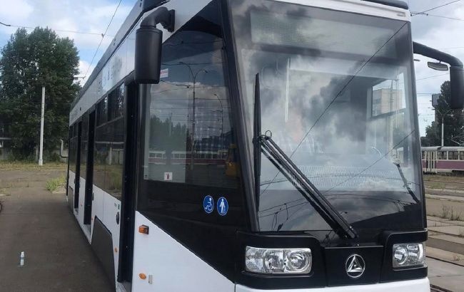 В Киеве видели новые трамваи, похожие на сапог