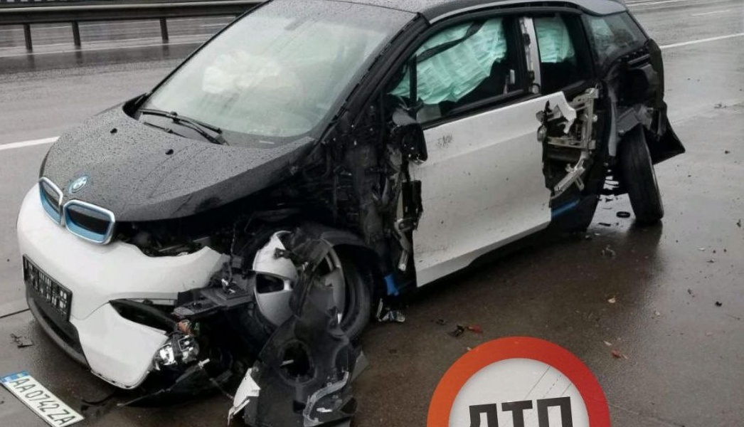 В Киеве в ДТП пострадал элитный BMW