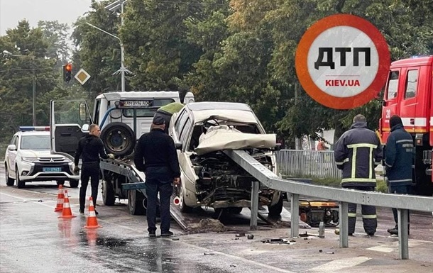 В Житомирской области отбойник проткнул авто