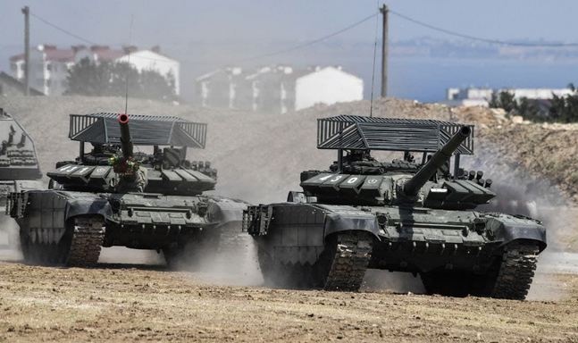РФ завезла в Севастополь танки "Т-72Б3", готовится отражать удары украинских Javelin