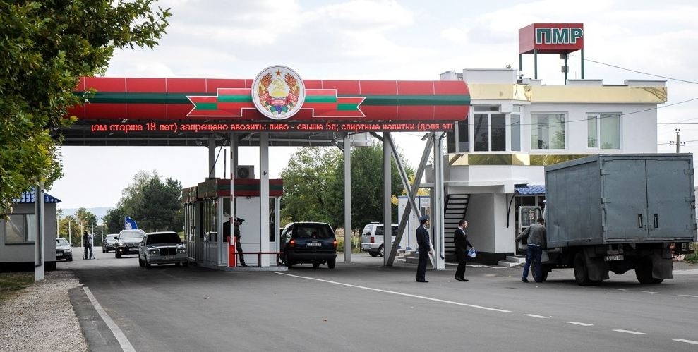 Украина перекрывает въезд машин из Приднестровья: в таможне дали разъяснение