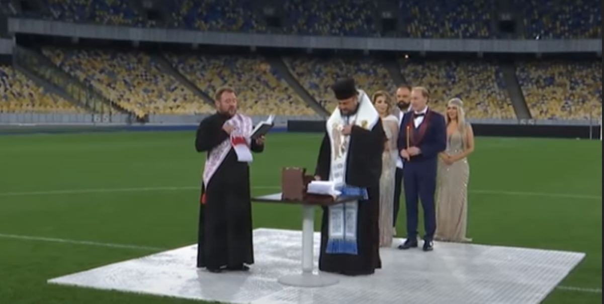 "До сих пор в шоке": в Киеве невеста заманила жениха на "Олимпийский" для венчания