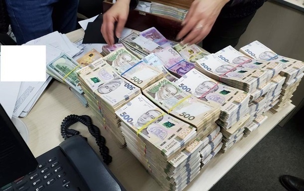 Украинцы держат "в тени" $50 млрд, а власти ищут способ хотя бы часть этих денег "вывести в белую"