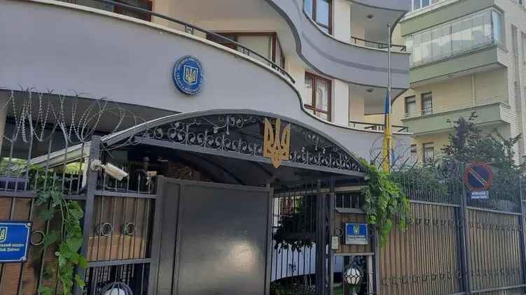 Консульский отдел посольства Украины в Турции закрыли