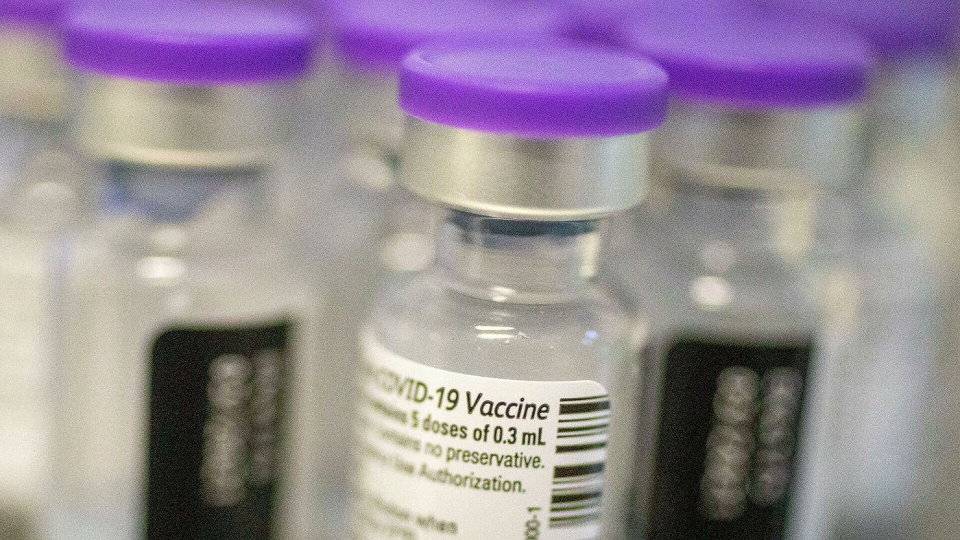 Вакцина Pfizer: почему три дозы эффективнее двух