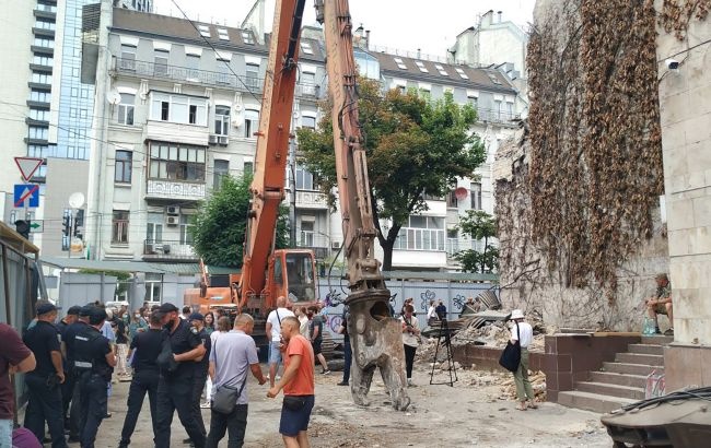 В Киеве ввели мораторий на реконструкцию и ремонт исторических зданий