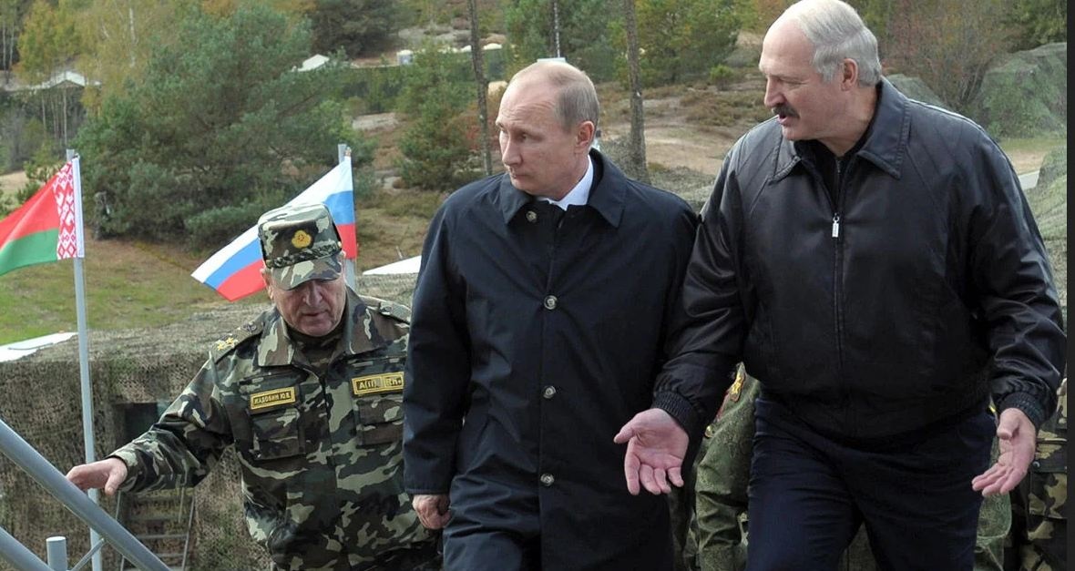 Лукашенко: "Воевать нам придется вместе, мы с Путиным договорились..."