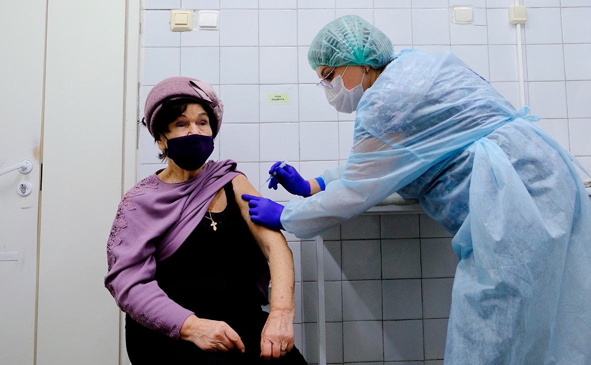 Голубовская объяснила, кому нельзя делать прививку против COVID-19