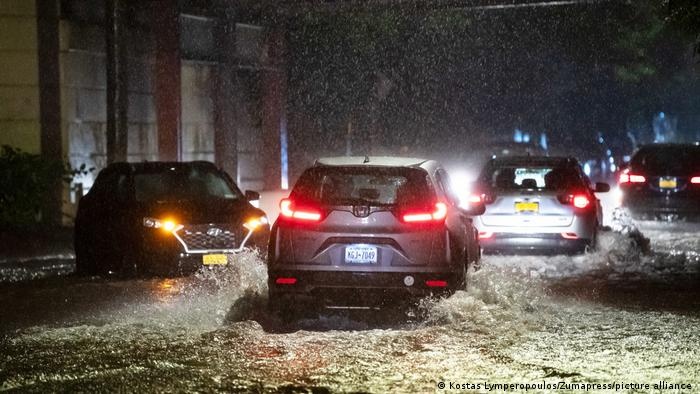 Наводнение в Нью-Йорке стало первым в истории: сообщается о не менее восьми погибших