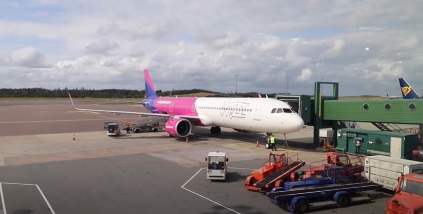 Самолет Wizz Air совершил экстренную посадку во львовском аэропорту
