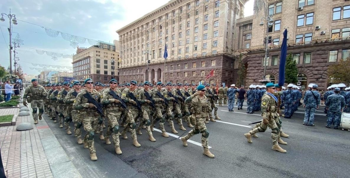 Главком ВСУ Залужный похвалили матерный хит про Путина на репетиции парада в Киеве
