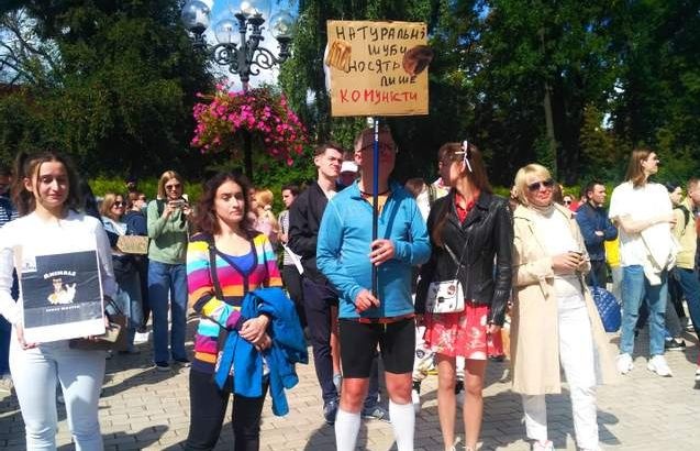 "Натуральные шубы носят только коммунисты": по Украине прокатились марши за права животных