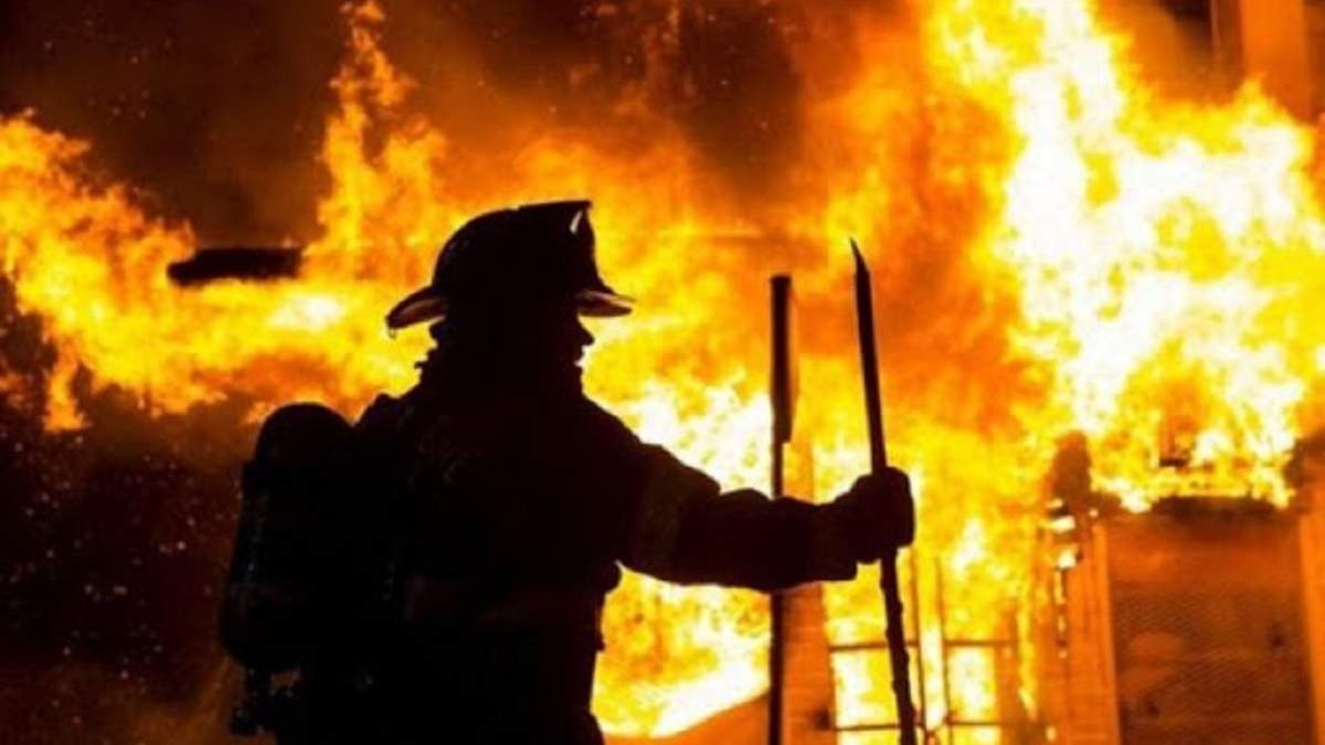Пожар в многоэтажке Киева, с ожогами госпитализировали двух человек