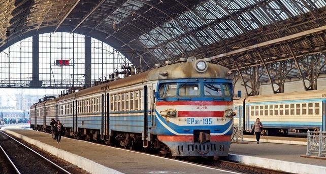 "Люди психанули и бегут": в "ДНР" заявили о "гибели" железной дороги