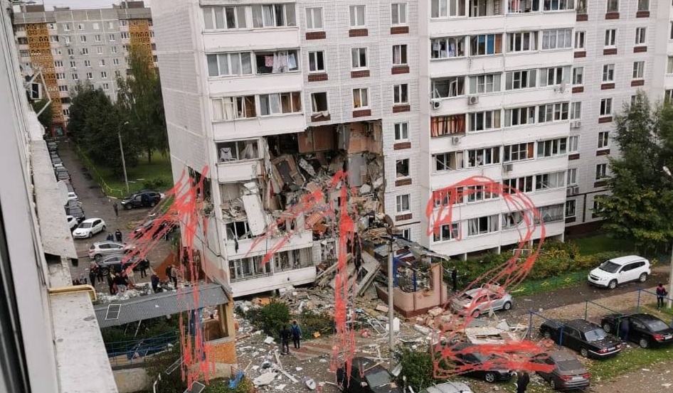 В подмосковном Ногинске произошел взрыв, три этажа жилого дома обрушились