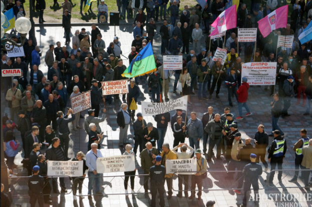 Пенсионеры силовых структур вышли протестовать к зданию Рады