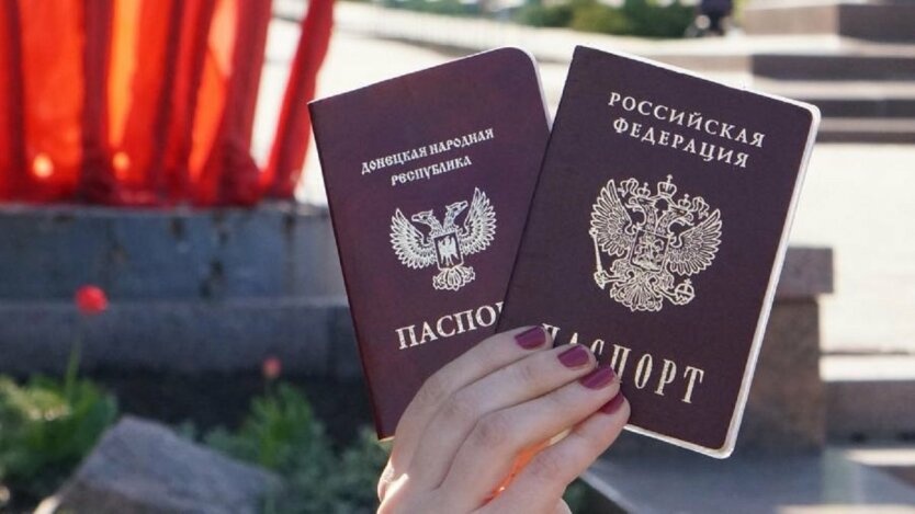 Россия планирует до конца года выдать миллион паспортов на Донбассе - правозащитник