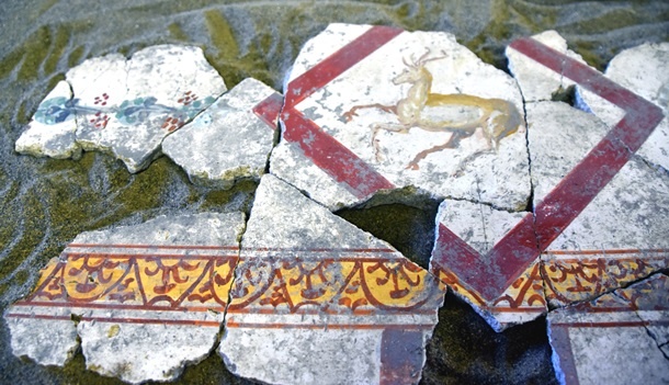 Разрушенные фрески в Помпеях восстановят роботы с ИИ