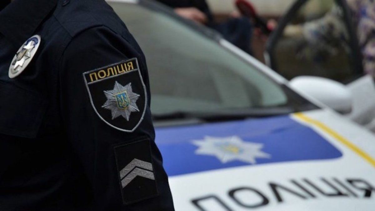 Бросался на прохожих и полицейских: в Киеве задержан неадекватный мужчина