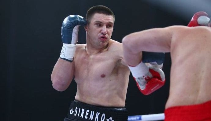 Бокс: украинец Владислав Сиренко нокаутировал россиянина и защитил титул