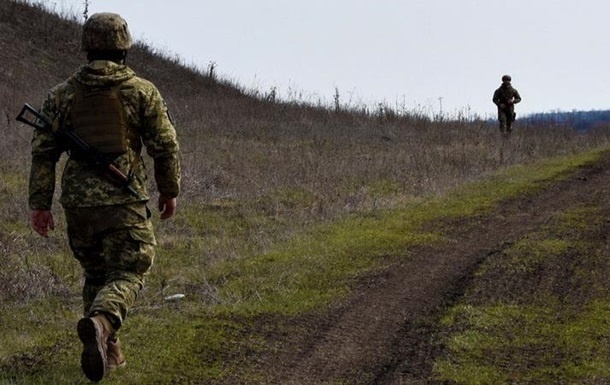 На Донбассе сепаратисты в субботу днем обстреляли украинских военных из запрещенного оружия