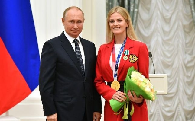 "Счастлива стоять рядом": бывшая украинская спортсменка призналась Путину в любви