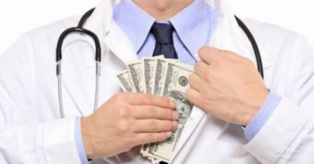Сколько украинцев платит взятки врачам: вот что показал опрос