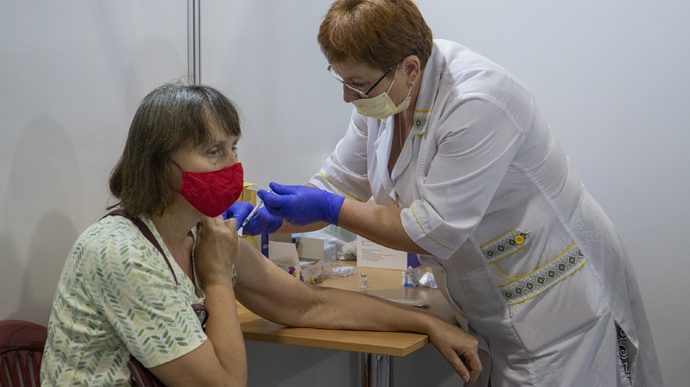 В Украине не будут вводить обязательную вакцинацию против COVID-19