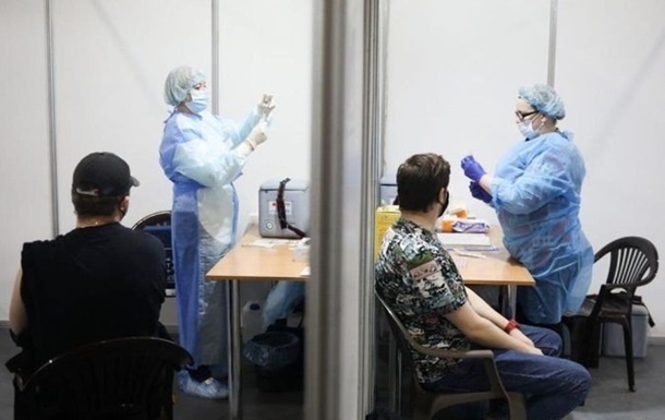 В Украине за сутки против коронавируса вакцинировали 141 796 человек