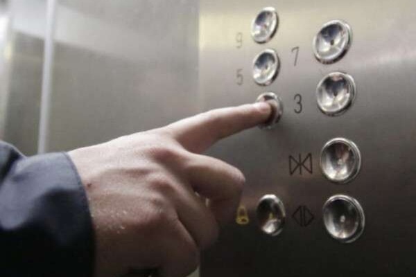 В Одессе оборвался лифт в многоэтажке
