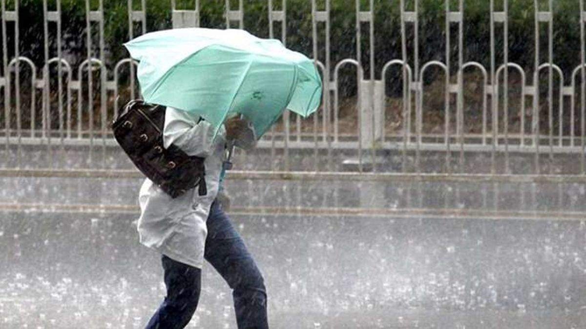 Синоптики объявили штормовое предупреждение: в каких регионах будет лить дождь