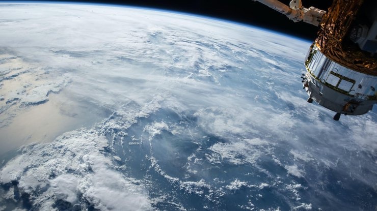 Астронавты из Китая показали завораживающие фото Земли