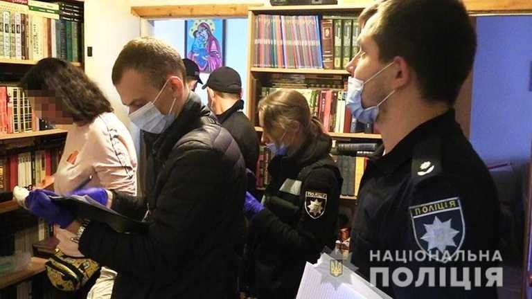 Пробил голову гантелей: в Киеве мужчину подозревают в убийстве родной матери