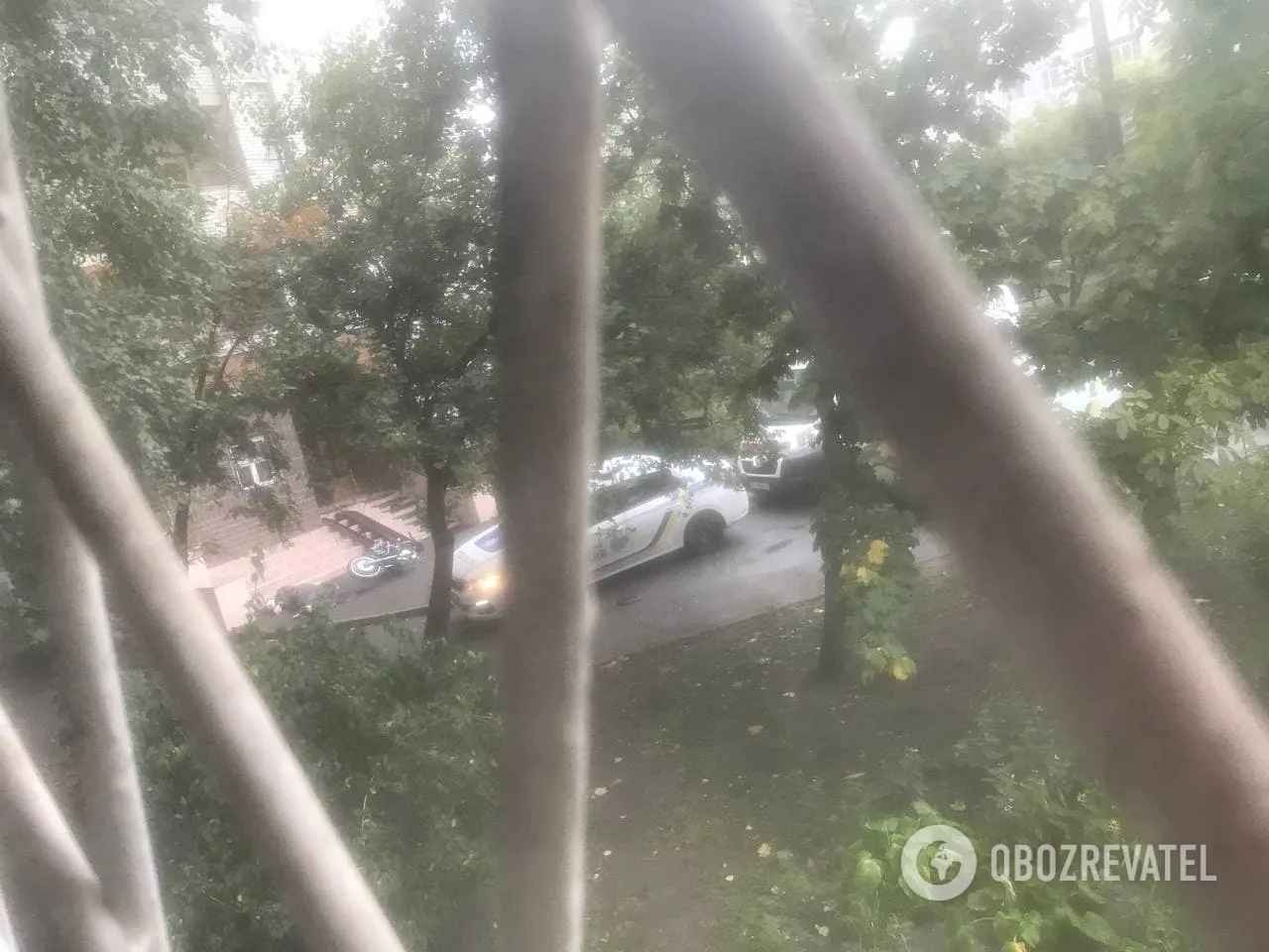 В Киеве возле подъезда многоэтажного дома нашли тело мужчины