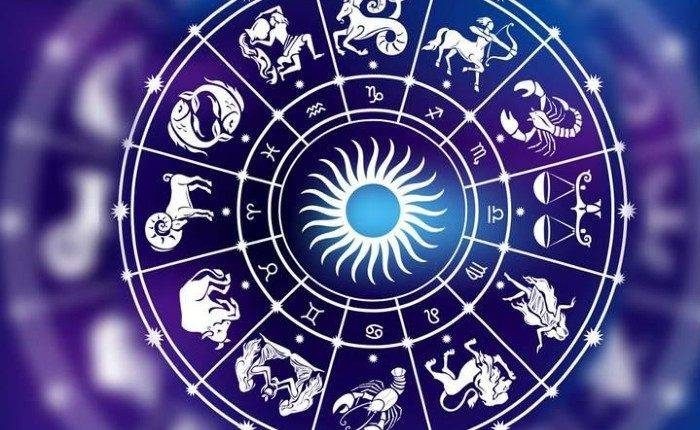 Астрологи назвали самых самовлюбленных представителей знаков зодиака