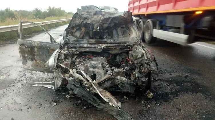 На трассе Одесса - Киев Toyota влетела в грузовик, водитель погиб на месте