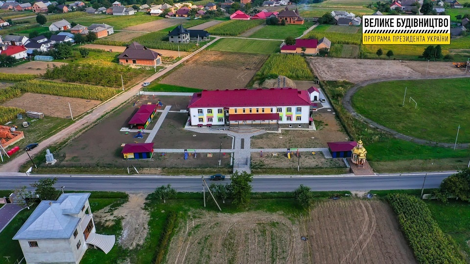 На Буковине достроили детский садик, который не могли сдать 10 лет