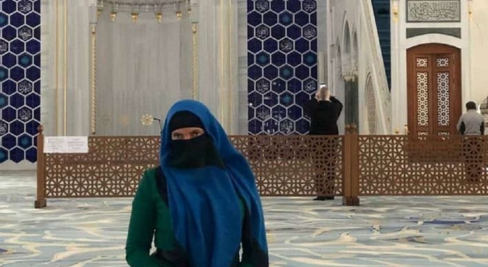 Надежда Савченко надела никаб и отправилась молиться в мечеть