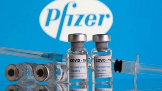 В Украину будут присылать по полмиллиона доз вакцины Pfizer еженедельно