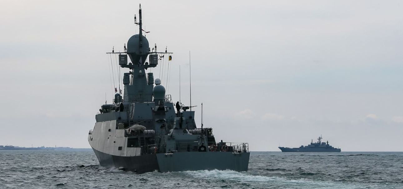 Военные корабли РФ устроили провокацию в Черном море во время учений ВМС ВСУ
