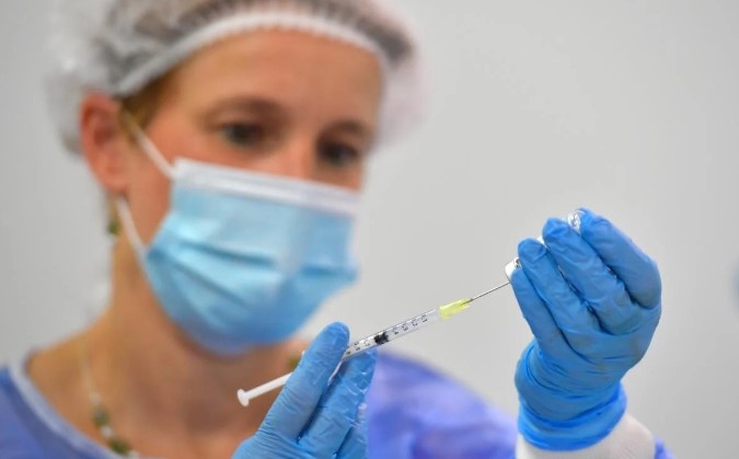 В Минздраве рассказали, сколько их сотрудников вакцинировано от коронавируса