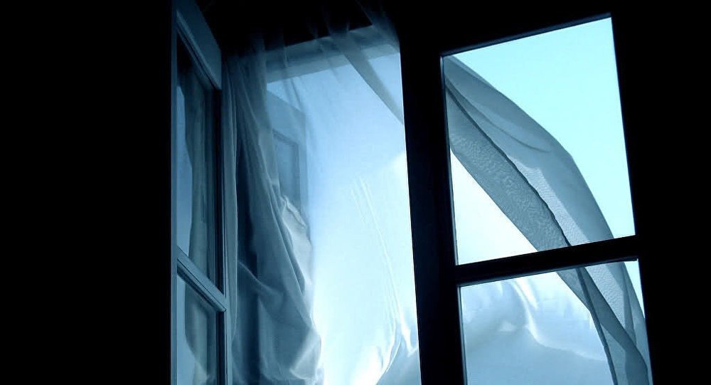 В Умани девочка выпрыгнула из окна восьмого этажа