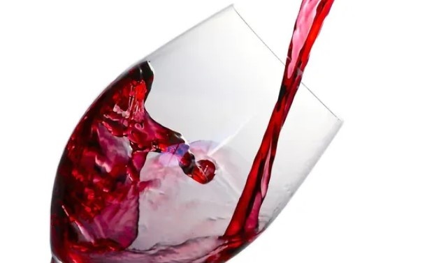Эксперты рассказали, какие опасности таит в себе красное вино