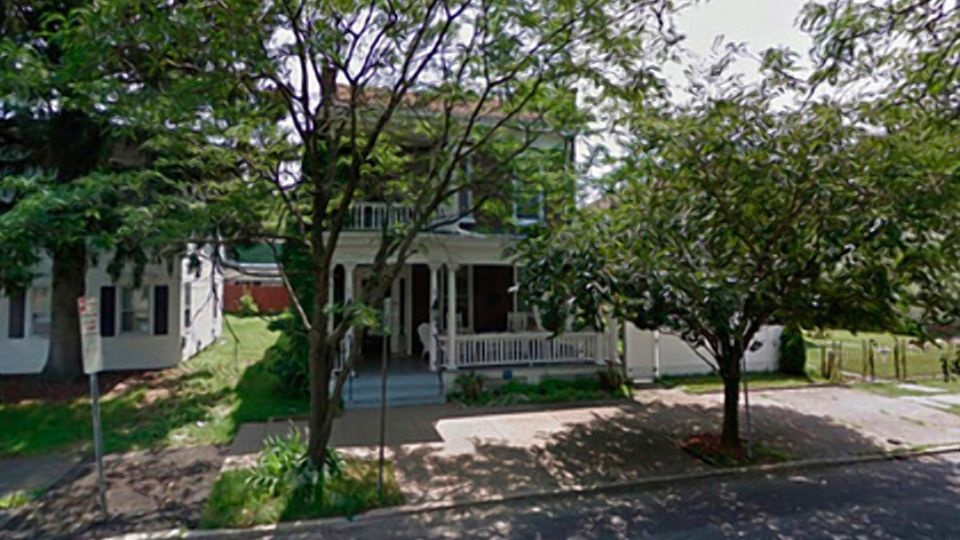 В Нью-Йорке продается дом, в котором обитают "привидения"