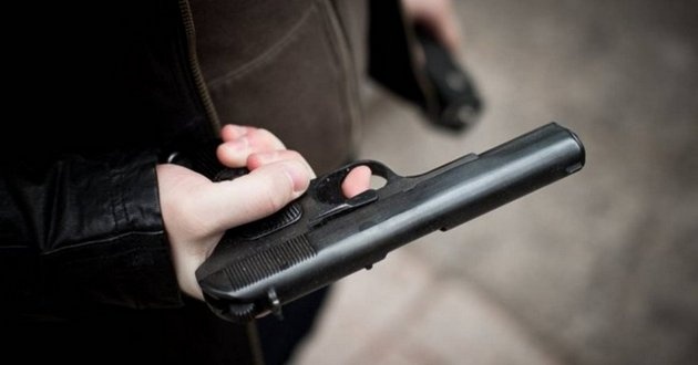 17-летний одессит угрожал прохожим пистолетом: подробности